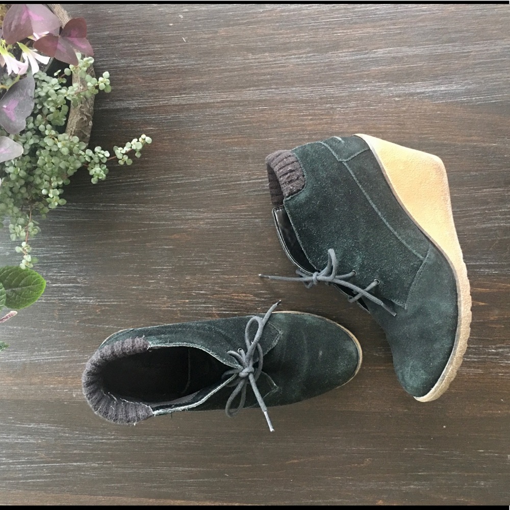 LACOSTE suede boots
